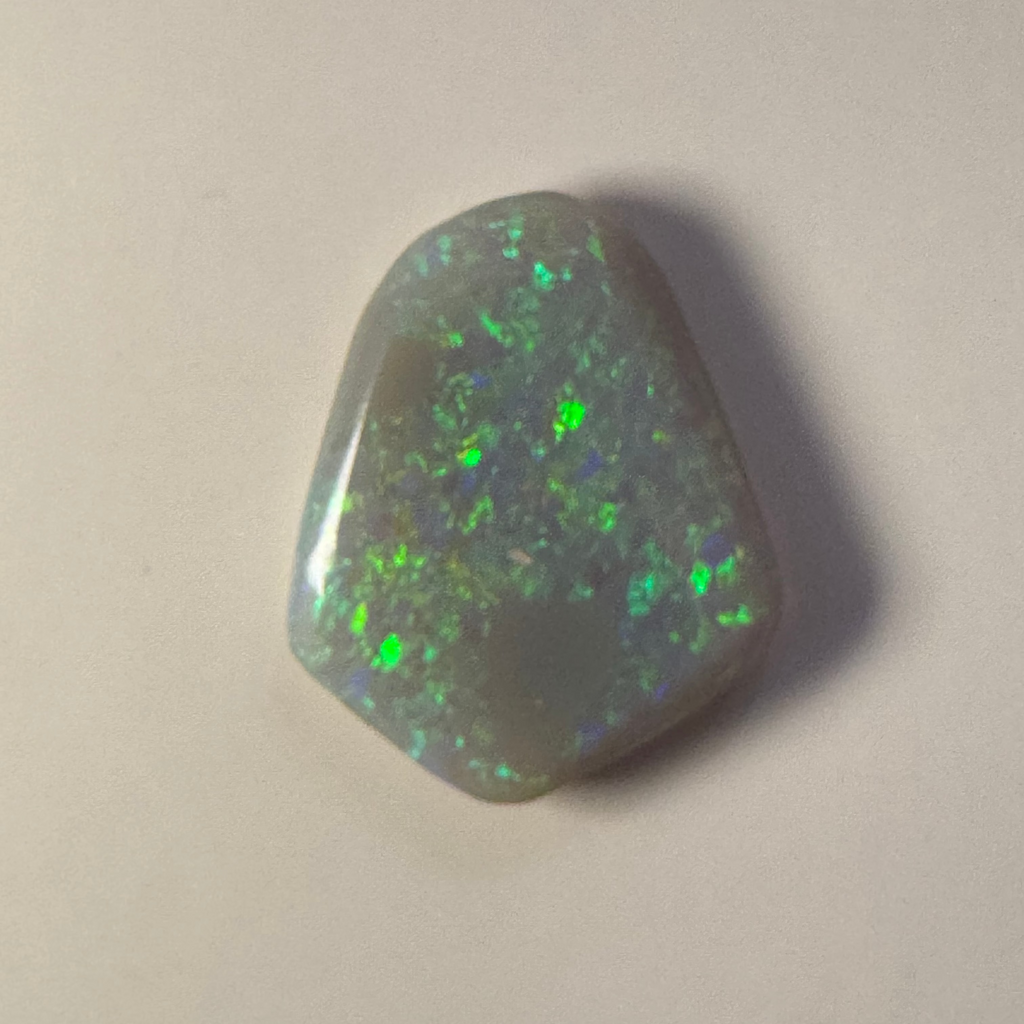 Floral crystal (grey) // 5.55 carats