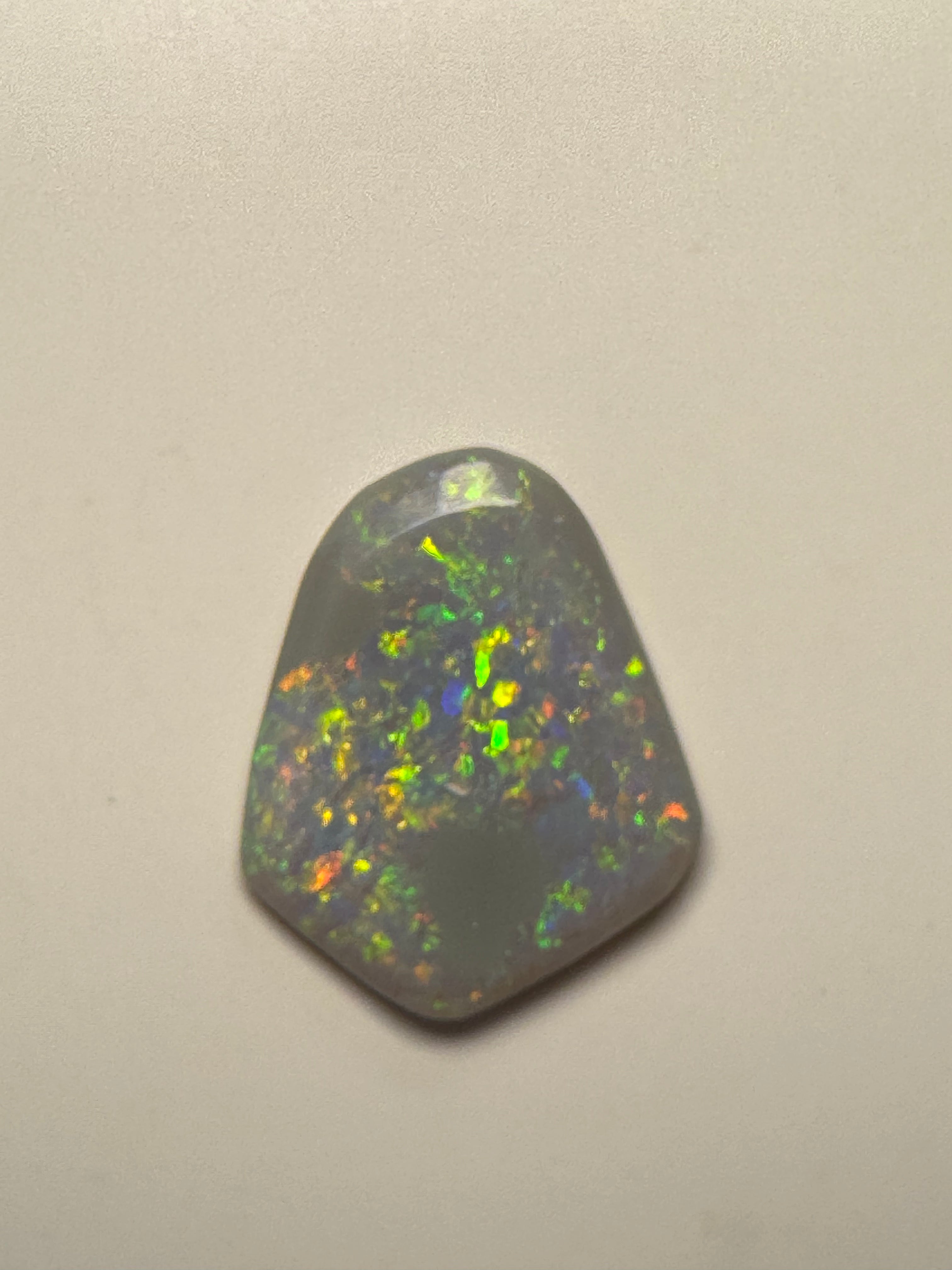 Floral crystal (grey) // 5.55 carats