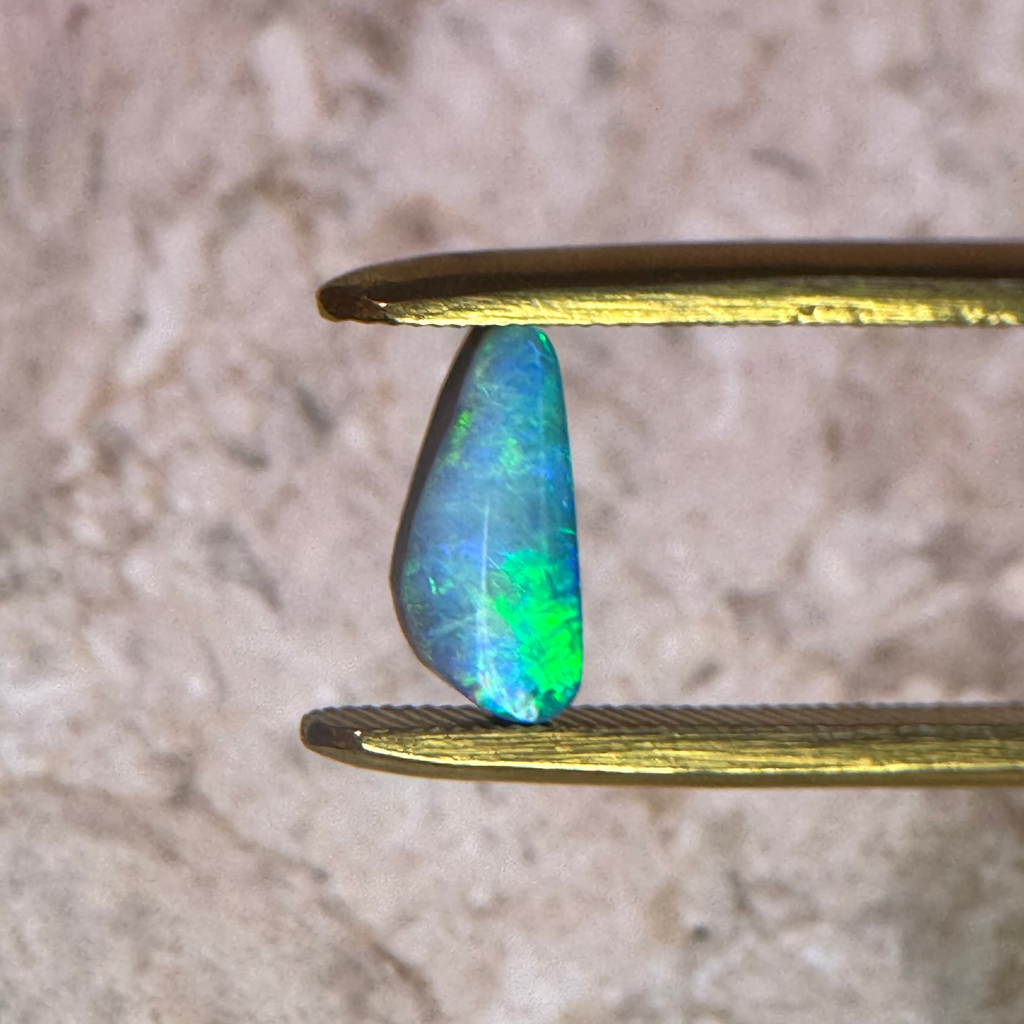 Black Opal // 1.8 carats