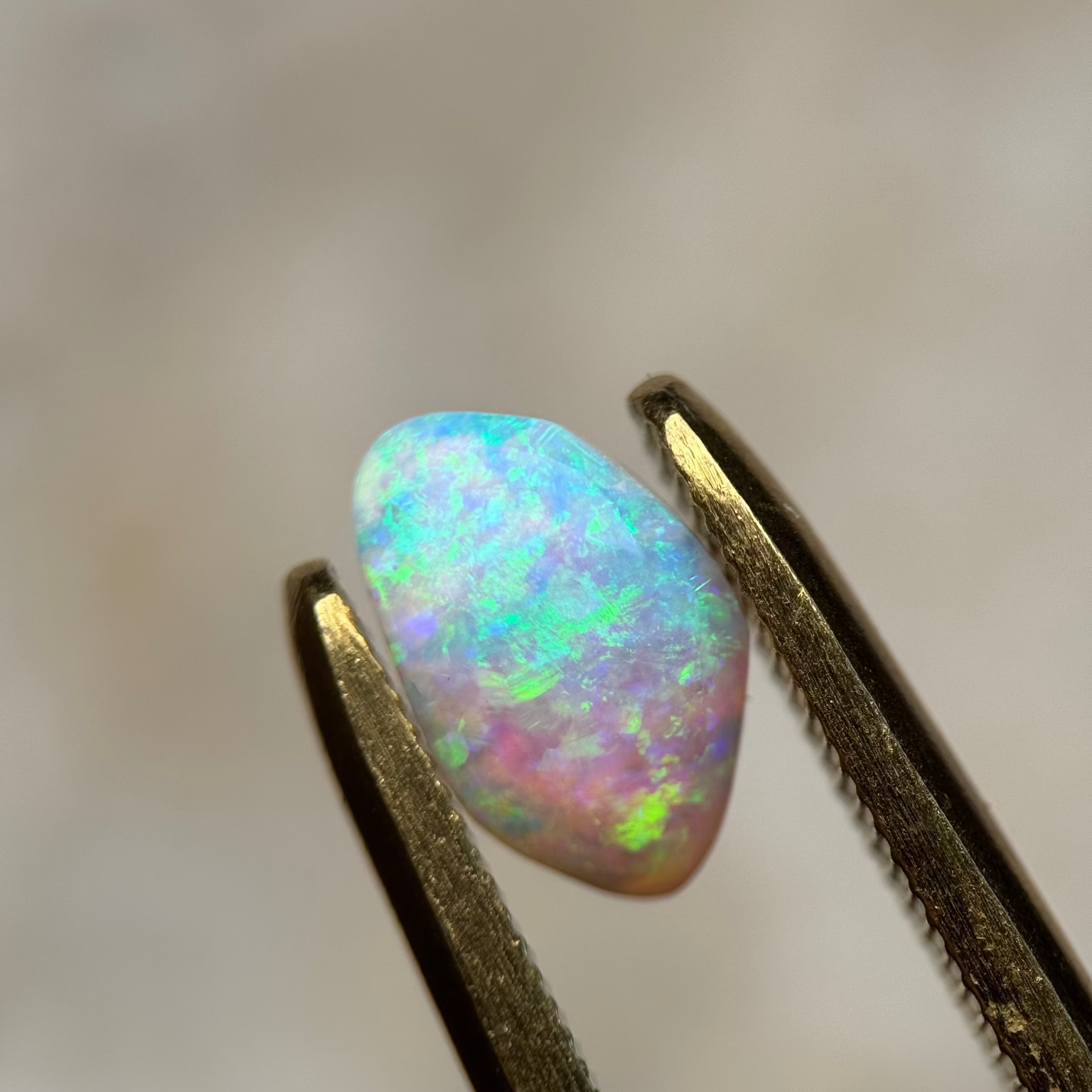 Green Crystal // 1.8 carats