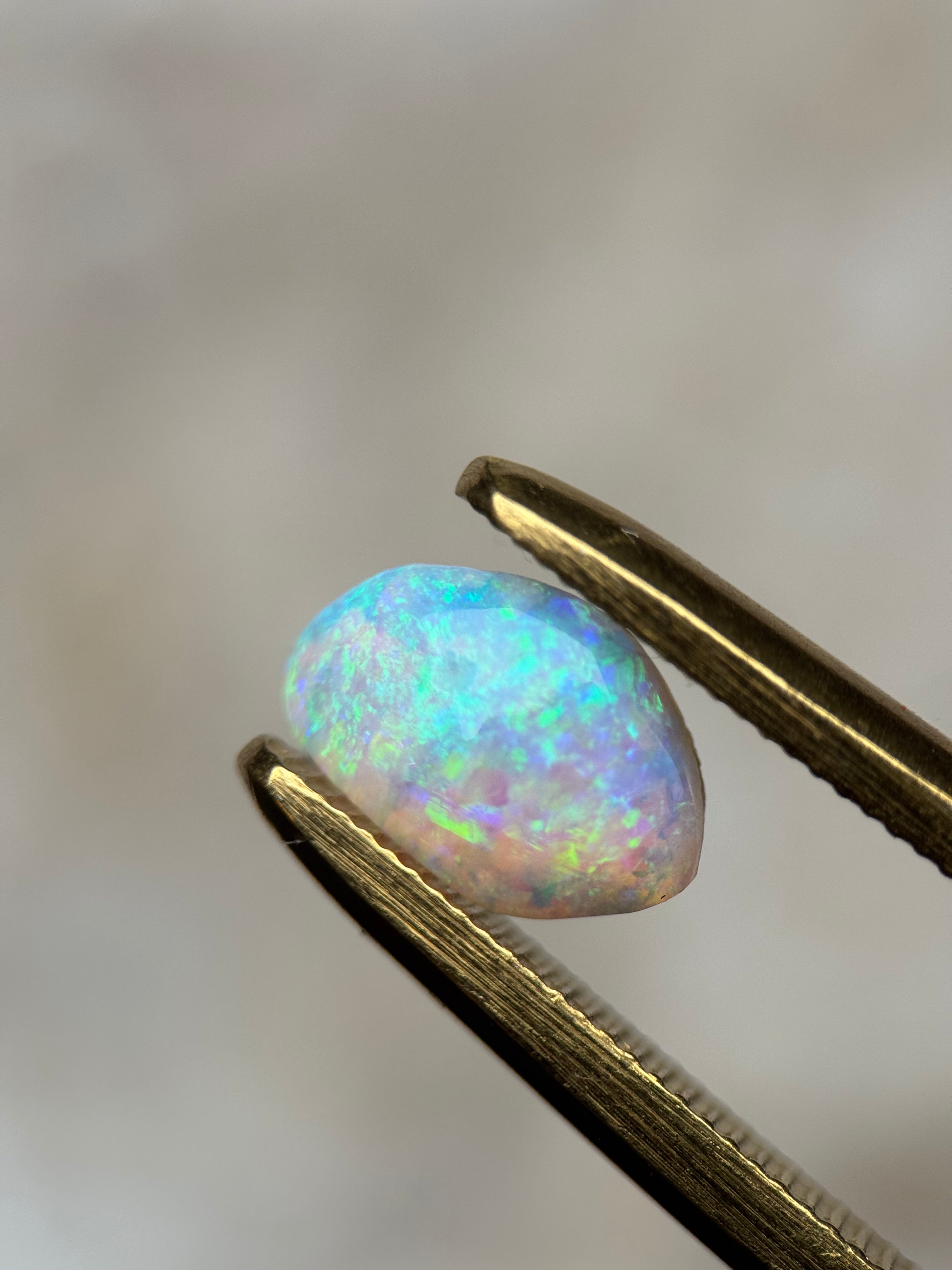 Green Crystal // 1.8 carats